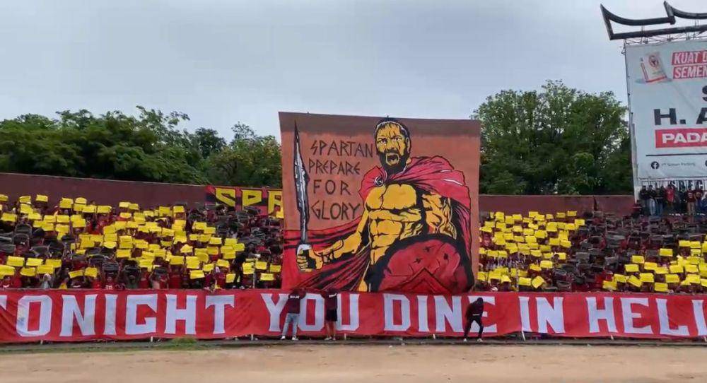 Spartaks memberikan dukungan untuk Semen Padang FC (Foto: Spartaks)