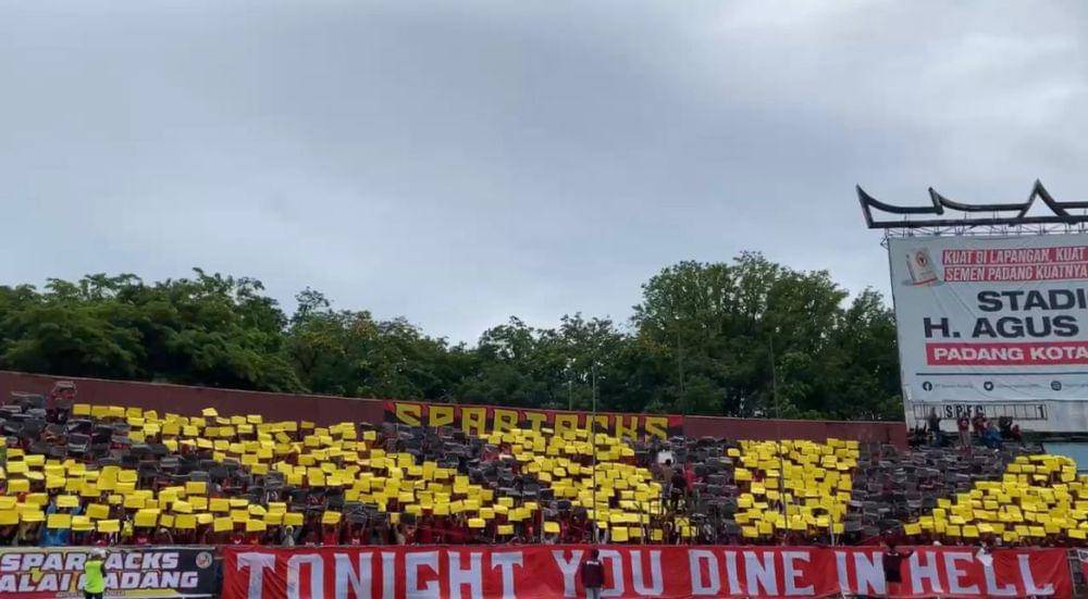 Spartaks memberikan dukungan untuk Semen Padang FC (Foto: Spartaks)