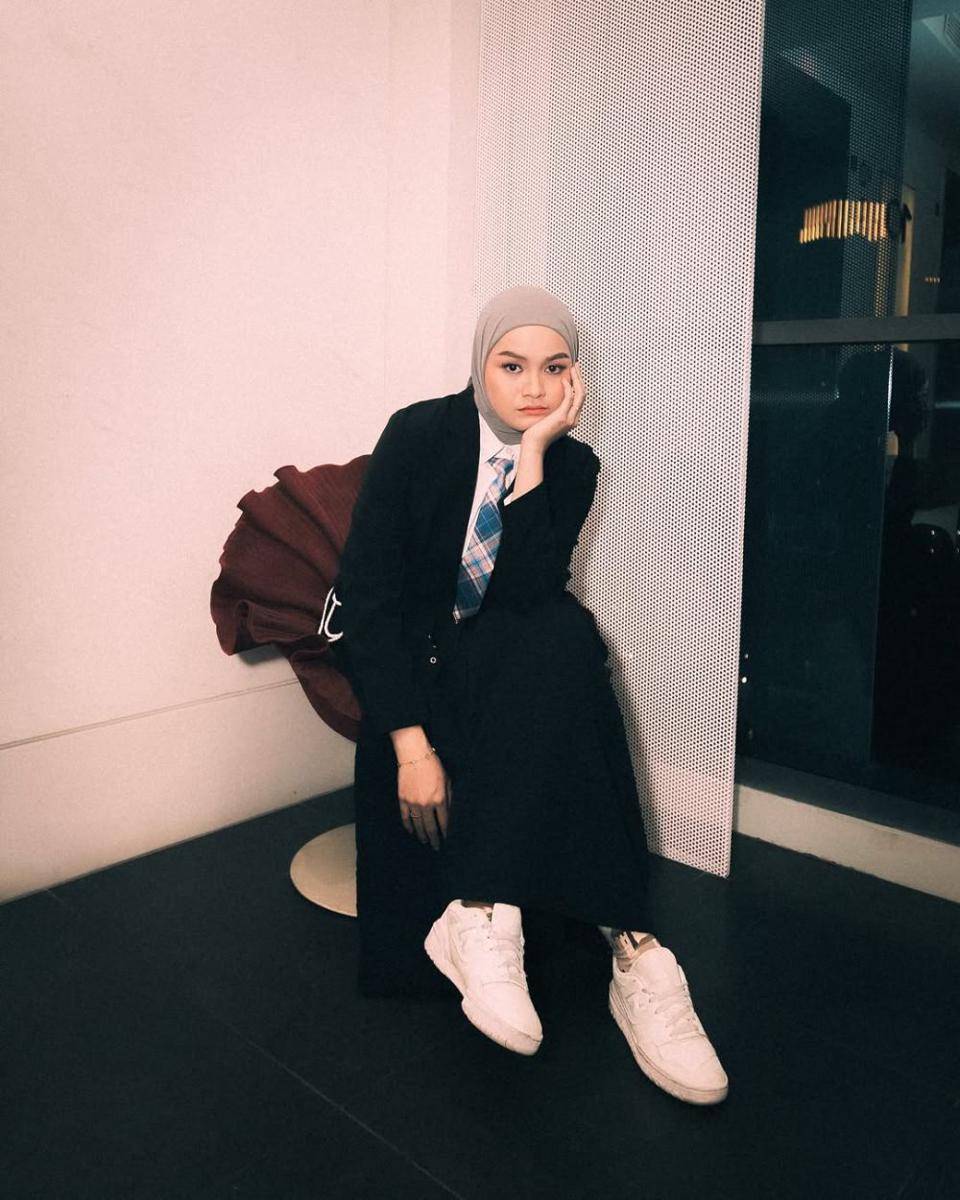 padu padan sneakers ala Salma Salsabil (instagram.com/salmasalsabil12)