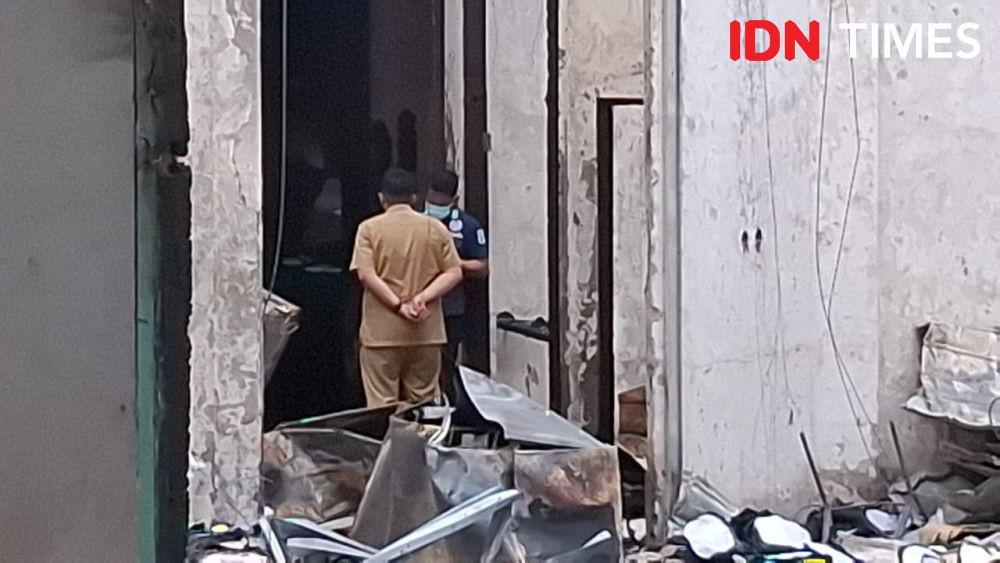 Tim Labfor Polda Sulsel Olah TKP Kebakaran Kantor Disdik Makassar