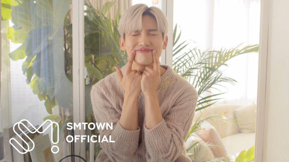 cuplikan MV "Me, Myself, and I" (youtube.com/SMTOWN)