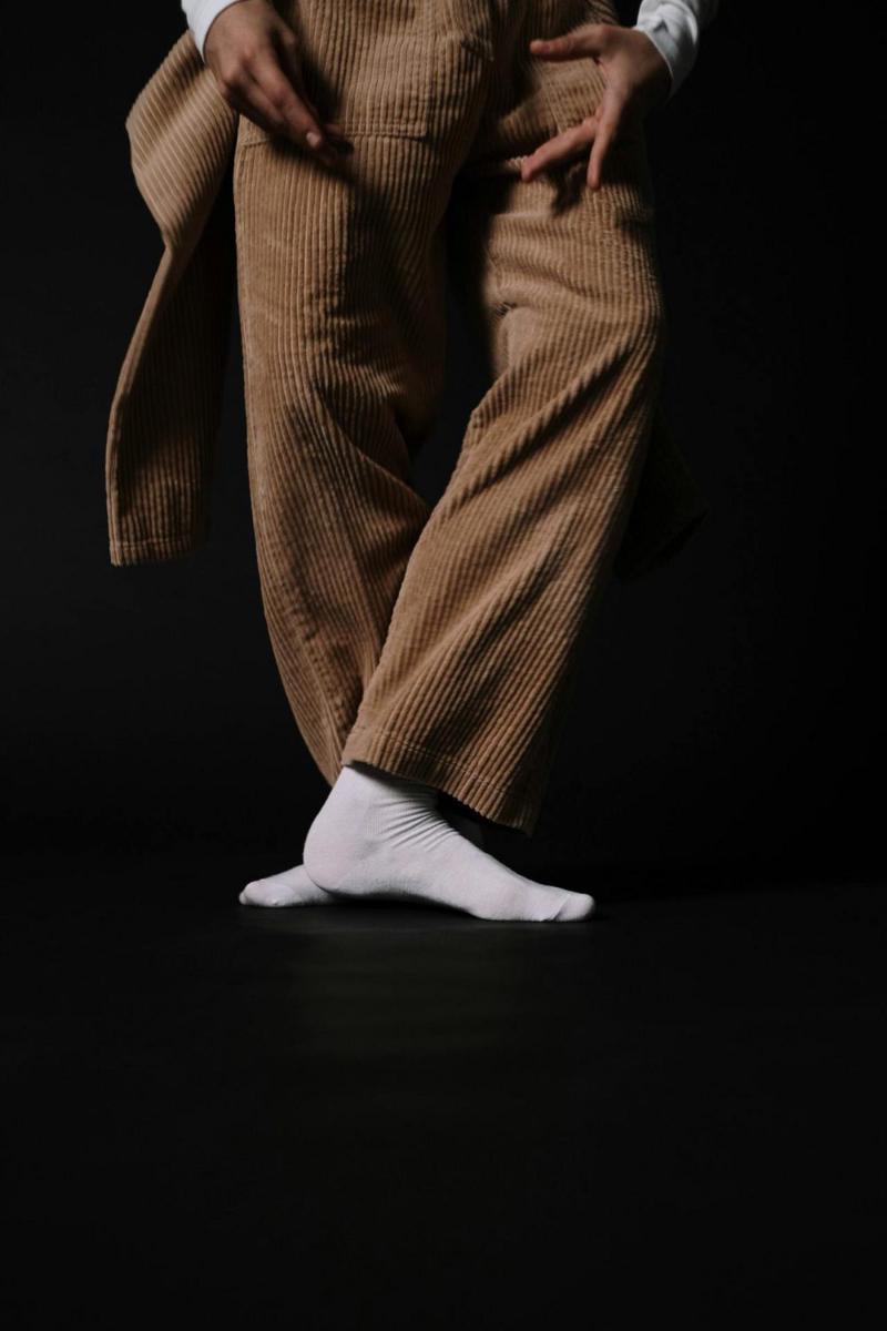 5 Tips Padu Padan Celana Corduroy yang Cocok untuk Pria, Yuk Coba!