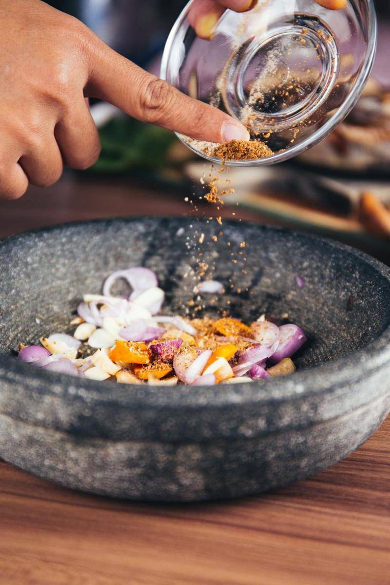 ilustrasi membuat sambel (pexels.com/Dapur Melodi)