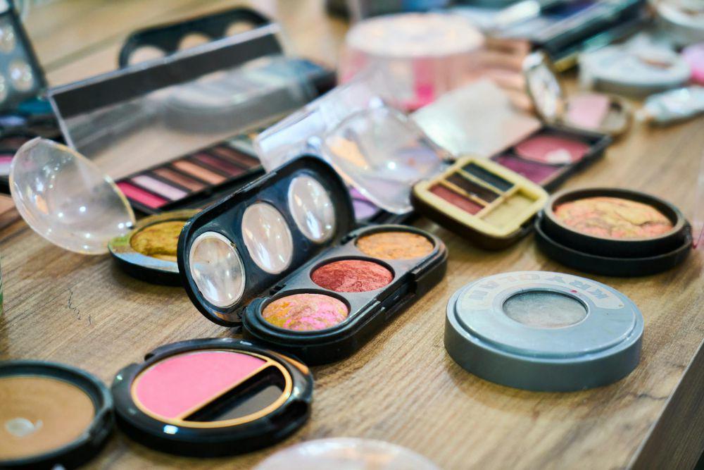 Cek Sekarang Juga! 5 Ciri-Ciri Kosmetik yang Sudah Tidak Layak Pakai
