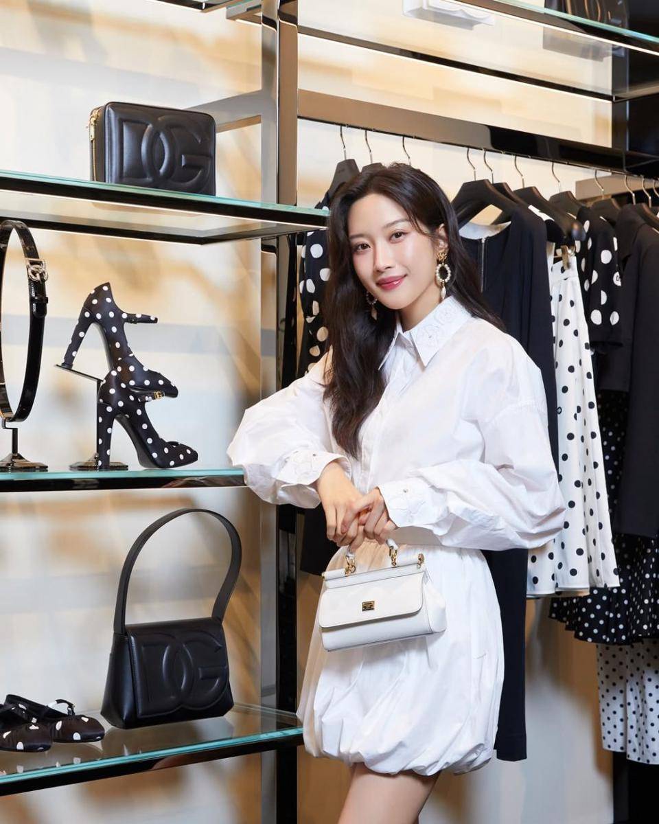 Moon Ka Young (instagram.com/m_kayoung)