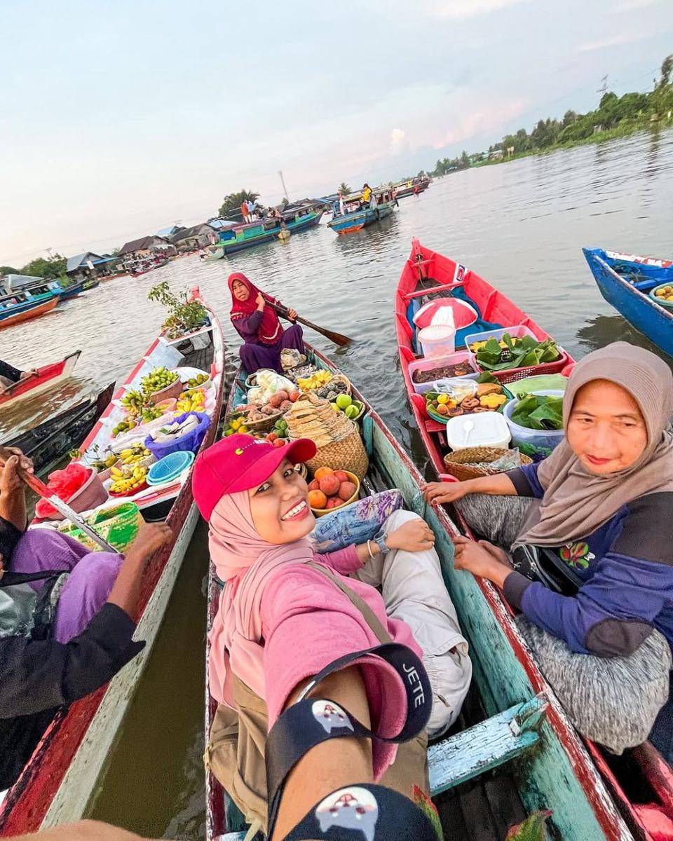 Pasar Terapung Lok Baintan: Belanja Asyik di Atas Air Kalimantan Selatan. Instagram sitimustiani