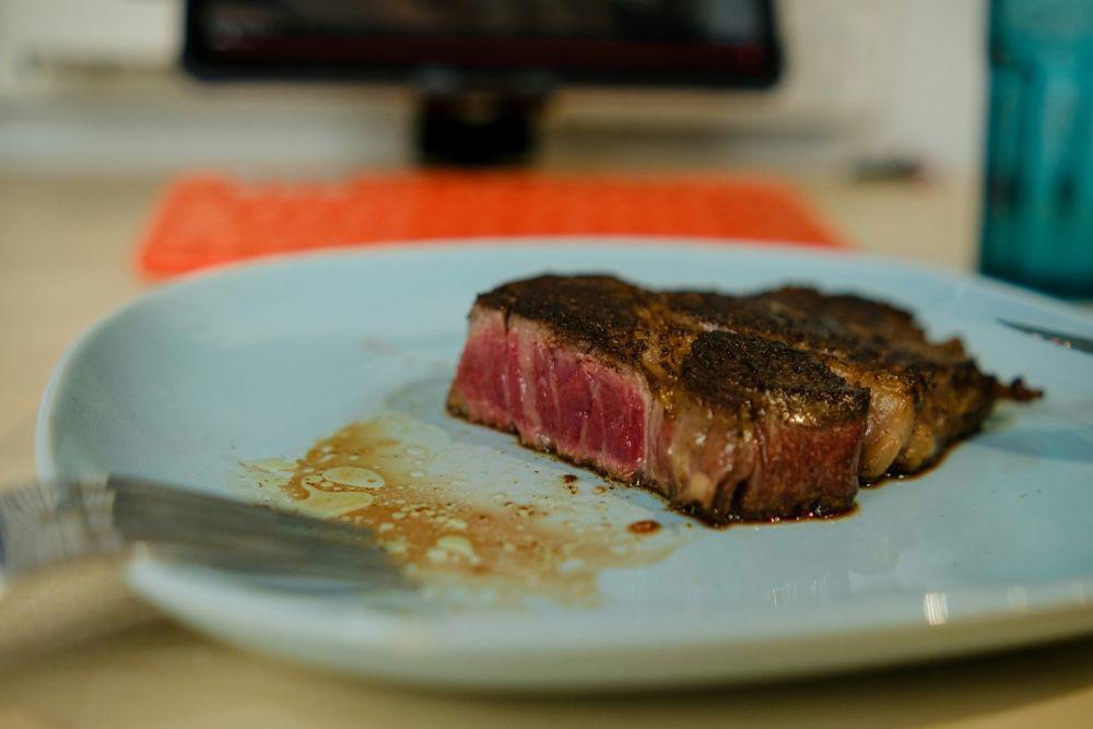 Ilustrasi resting steak (unsplash.com/Steve Ding)