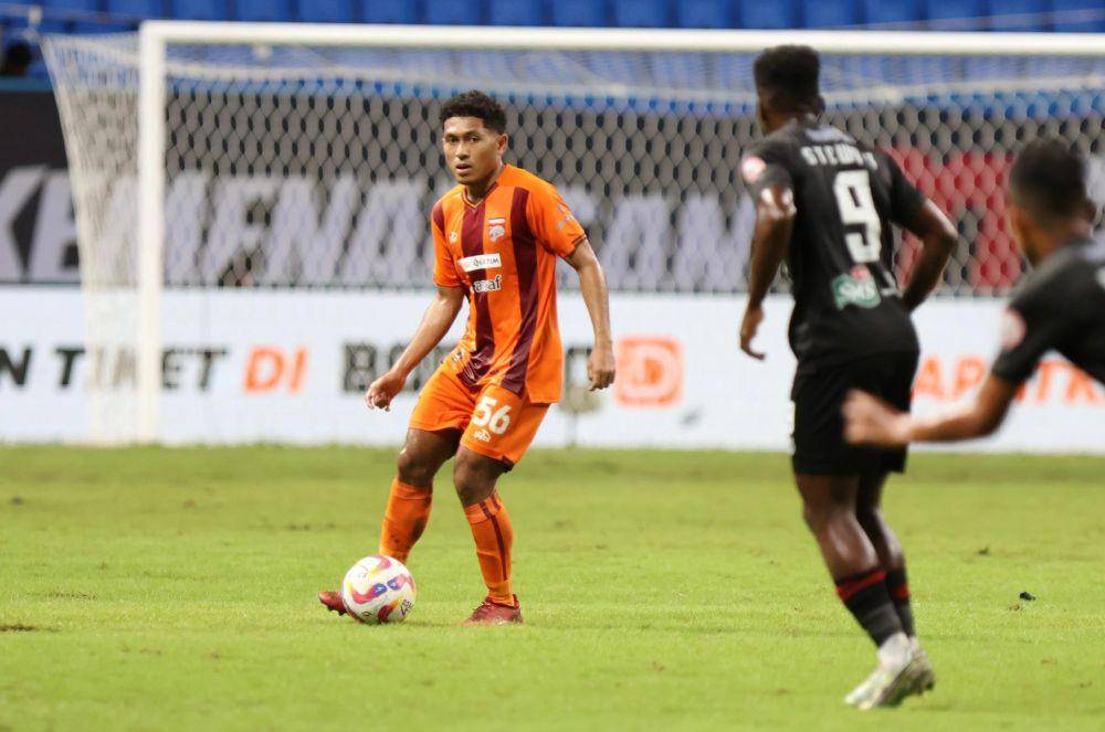 Kekalahan atas Semen Padang menjadi kekalahan ketiga beruntun yang diderita oleh Borneo FC (jersey oranye).(Dok. Istimewa)