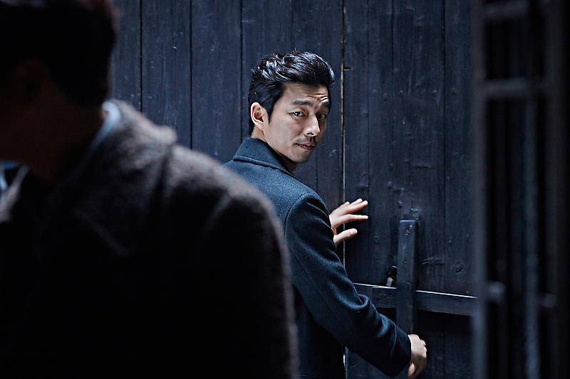 cuplikan film The Age of Shadows (post.naver.com/워너브러더스 코리아)