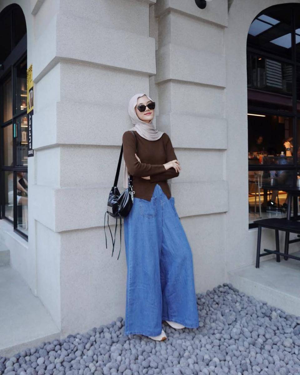 OOTD hijab kekinian ala Rania Sukandari (instagram.com/raniaskdr_)