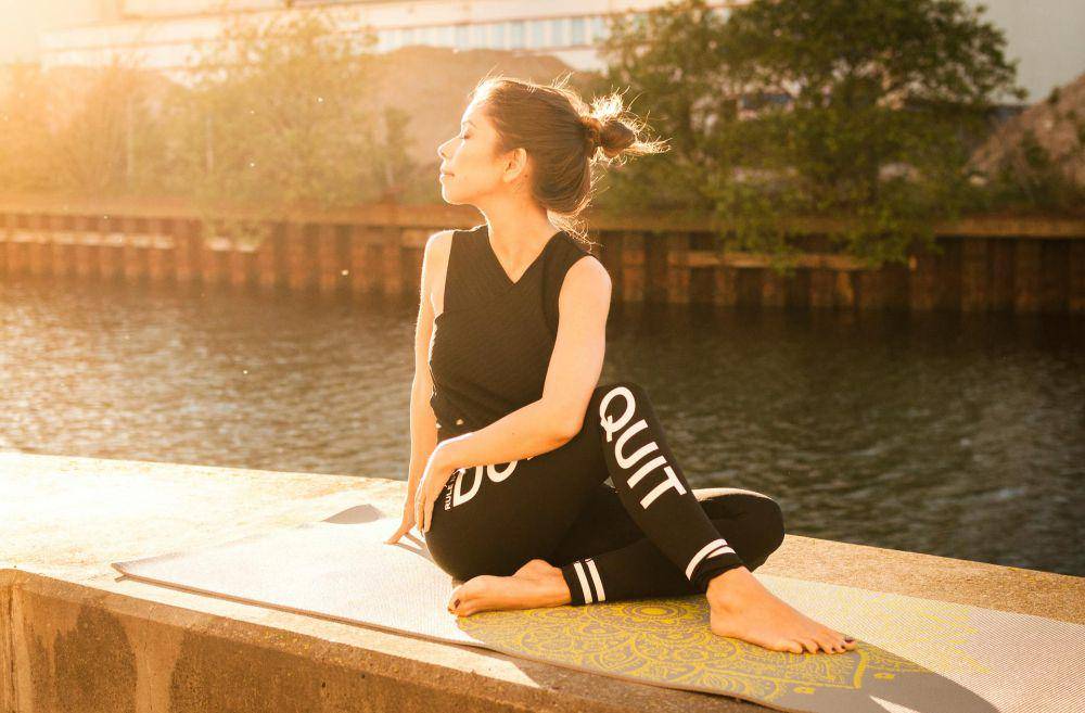 ilustrasi yoga (pexels.com/Max Nikhil Thimmayya)