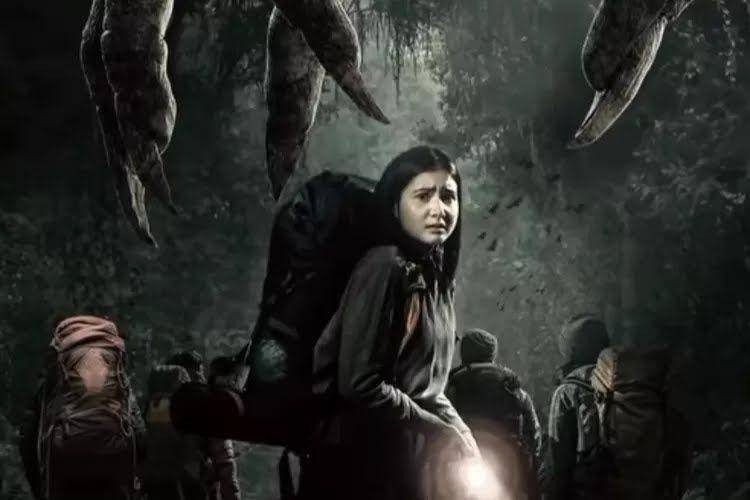 Bulan Sutena menjadi pemeran Eva dalam film Eva: Pendakian Terakhir. Dok. Film.