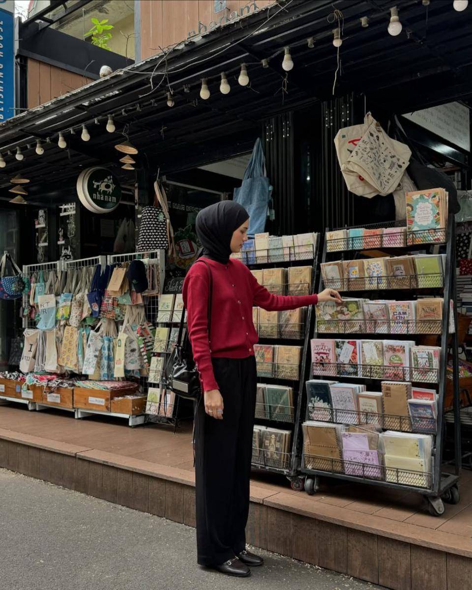 OOTD hijab kekinian ala Rania Sukandari (instagram.com/raniaskdr_)