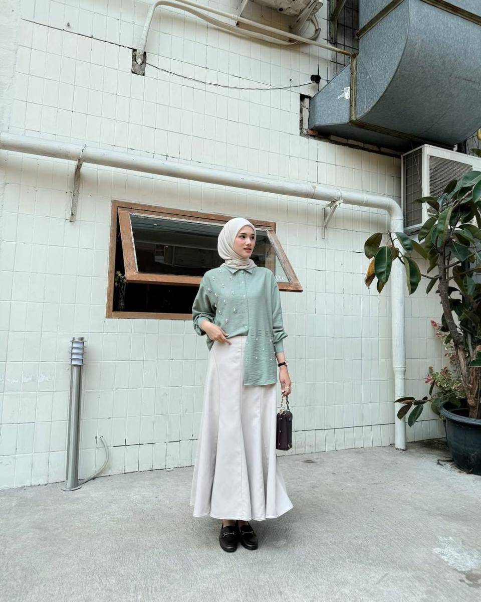 OOTD hijab kekinian ala Rania Sukandari (instagram.com/raniaskdr_)