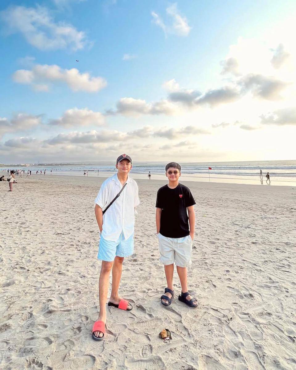 ide summer outfit cowok ala Randy Martin (instagram.com/randymartinnn)