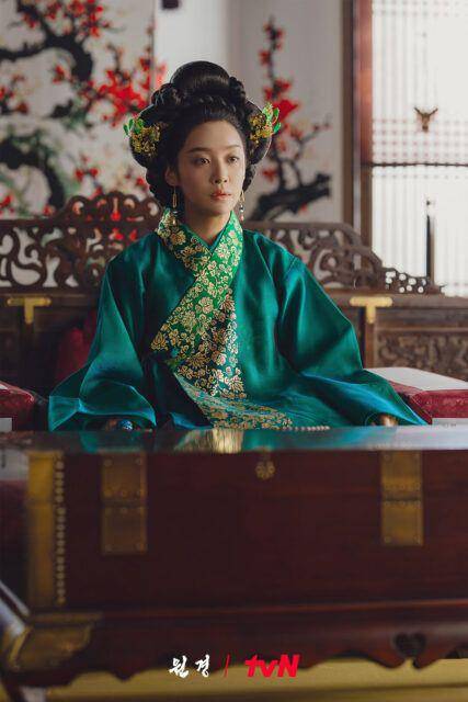 cuplikan drama The Queen Who Crowns (dok. tvN/The Queen Who Crowns)