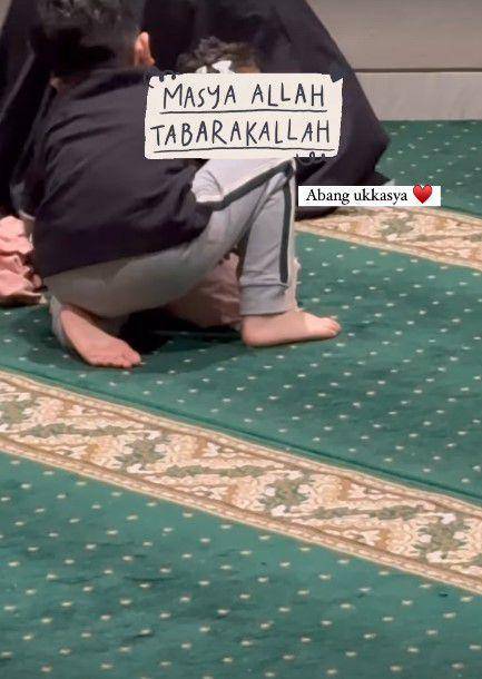 Zaskia Sungkar momong baby Humaira (Instagram.com/zaskiasungkar15)
