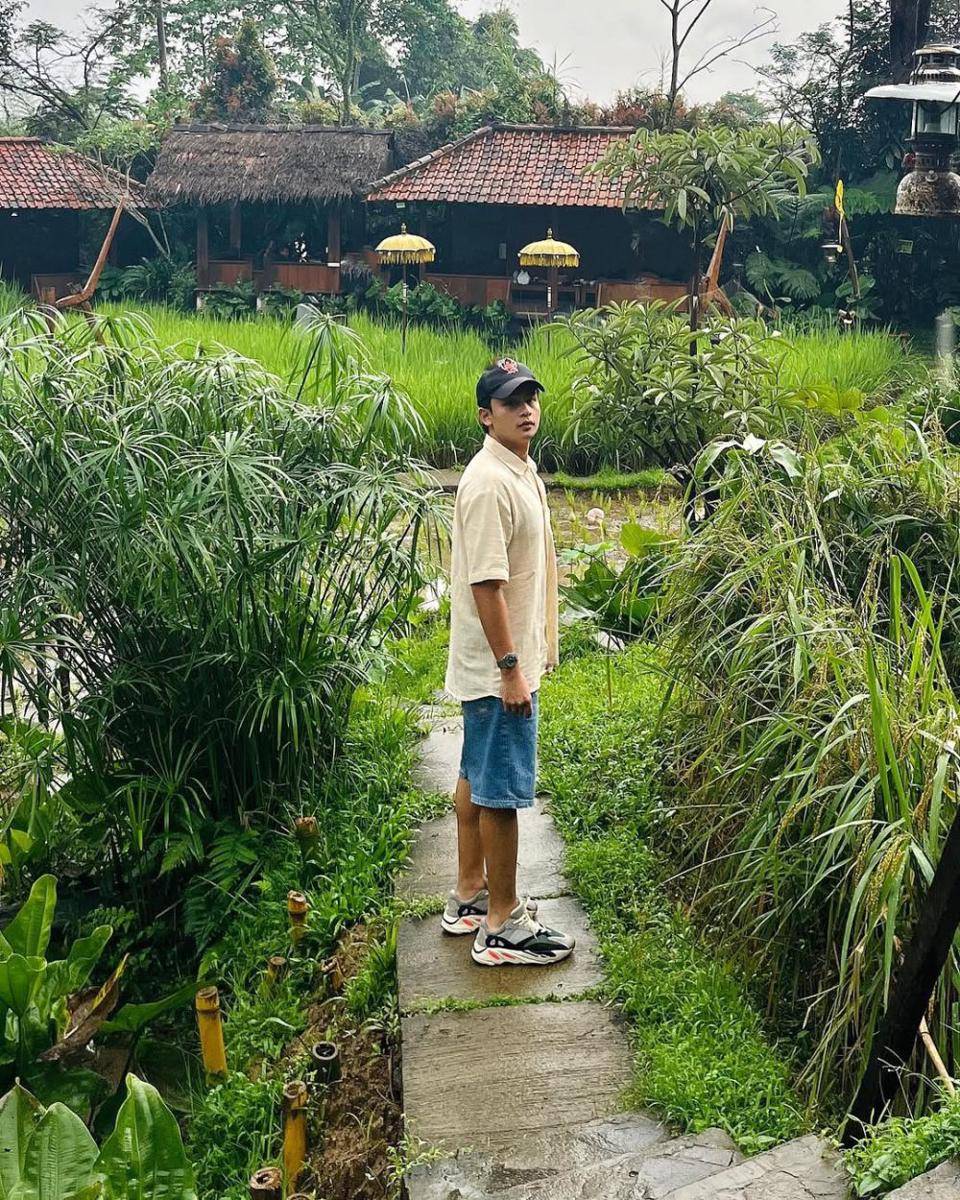 ide summer outfit cowok ala Randy Martin (instagram.com/randymartinnn)