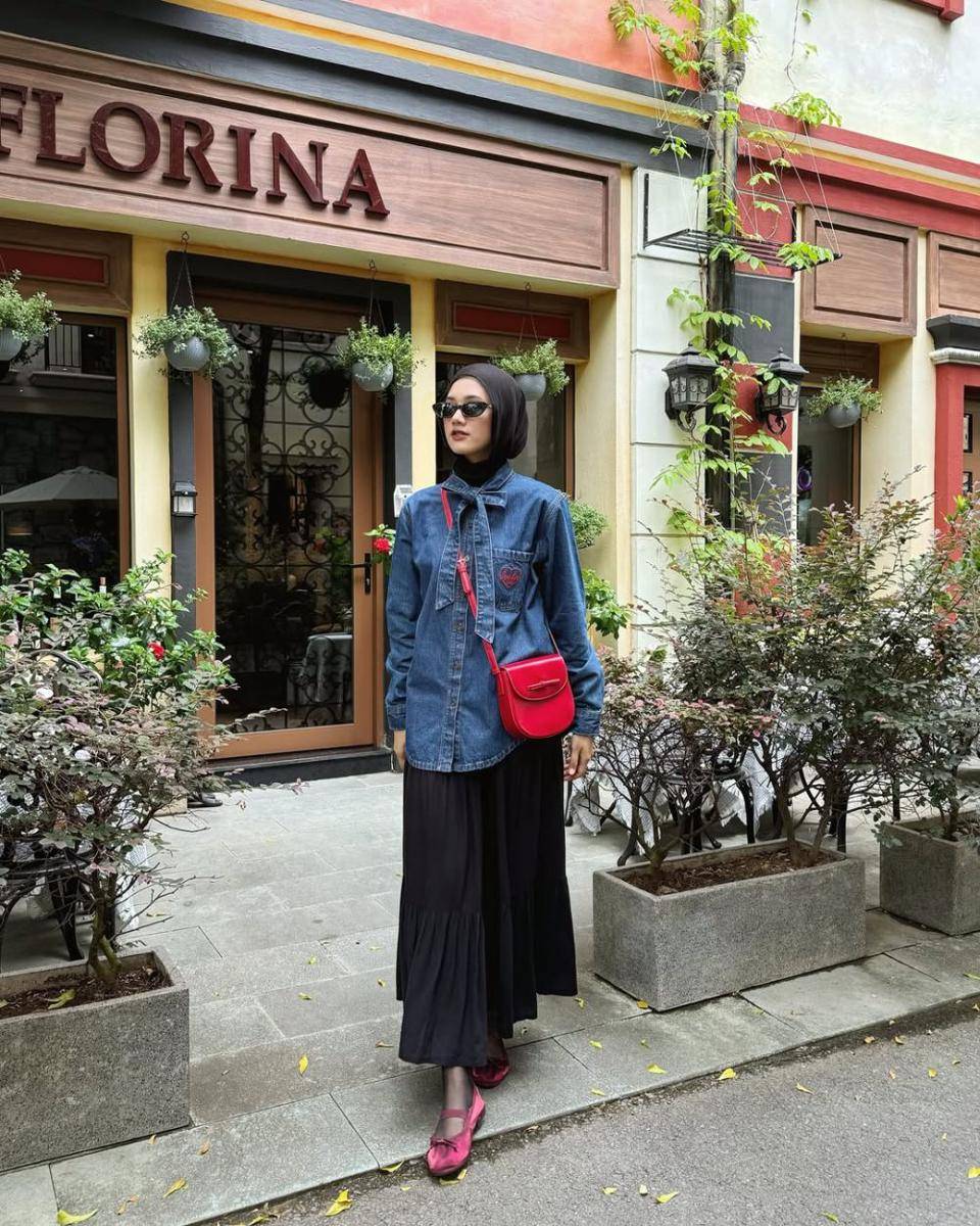 OOTD hijab kekinian ala Rania Sukandari (instagram.com/raniaskdr_)