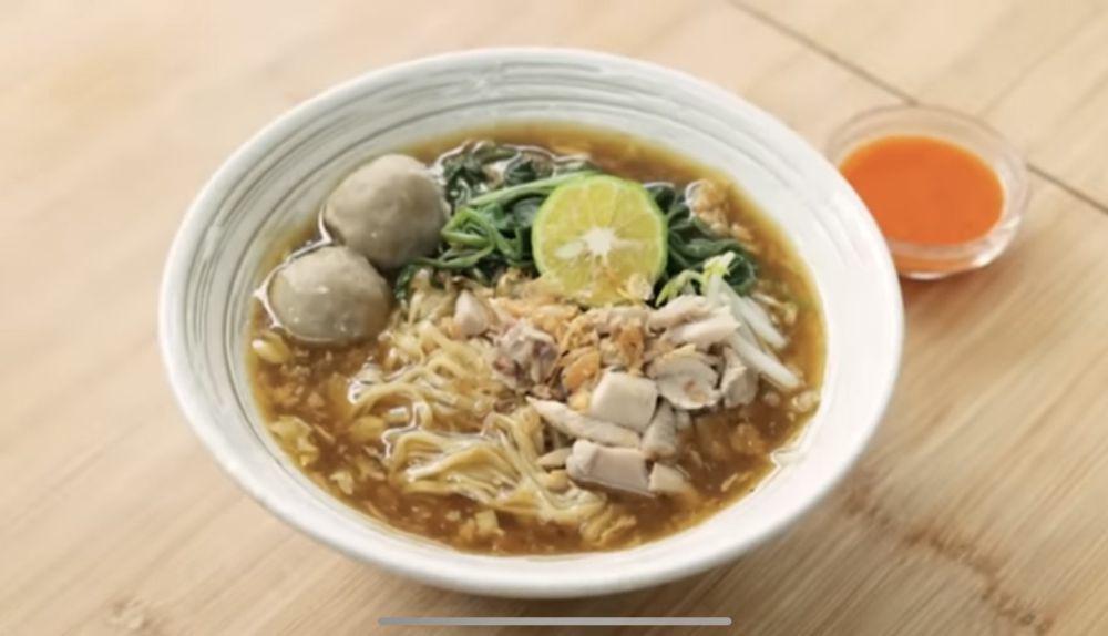 Resep Lomie Ayam Kangkung ala Devina Hermawan, Seenak Buatan Resto!
