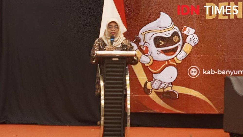Ketua KPU Banyumas Rofingatun Khasanah akui terjadi penurunan partisipatif pemilih dalam pilkada 2024 saat evaluasi dengan pemangku kepentingan, Rabu (15/1/2025).(IDN Times/Cokie Sutrisno)