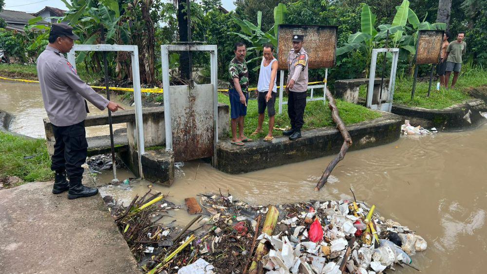 Warga Lampung Timur Digegerkan Penemuan Jasad Bayi di Irigasi