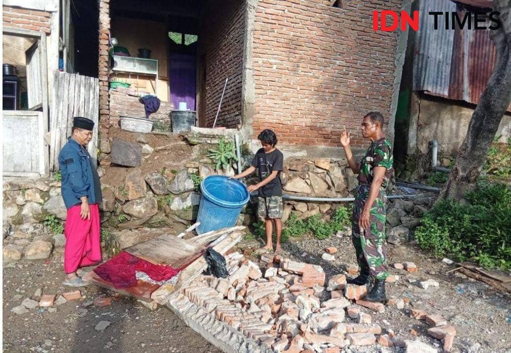 Satu Rumah Warga Bima Roboh Akibat Gempa Magnitodo 4,8