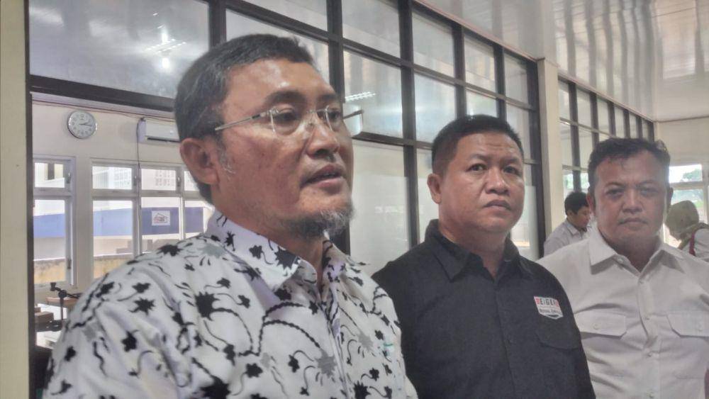 Baju batik putih, ketua Hiswana Migas Madiun Agus Wiyono. IDN Times/ Riyanto.
