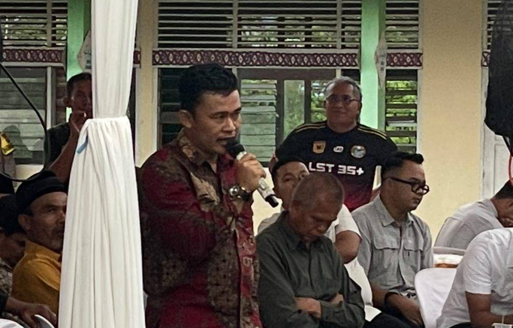 Tokoh masyarakat, Fadli yang menyuarakan tentang penolakan pembangunan PLTS di Danau Singkarak (Foto: IDN Times/Halbert Caniago)