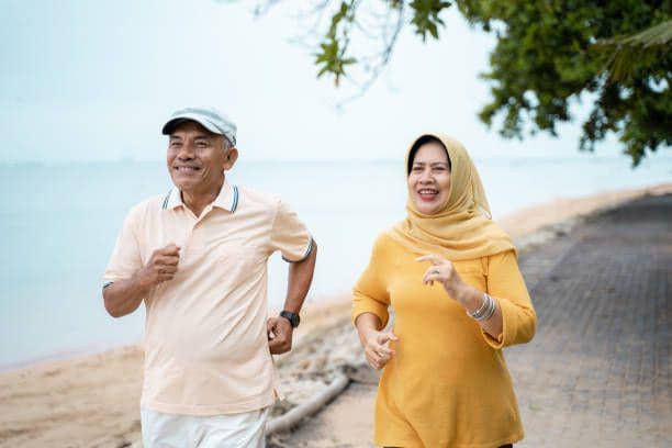 ilustrasi jogging di pagi hari (istockphoto.com/ferlistockphoto)