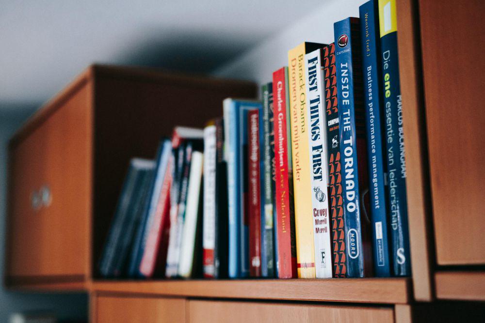 5 Tips Agar Buku Tetap seperti Baru, Bebas dari Rayap dan Warna Kuning