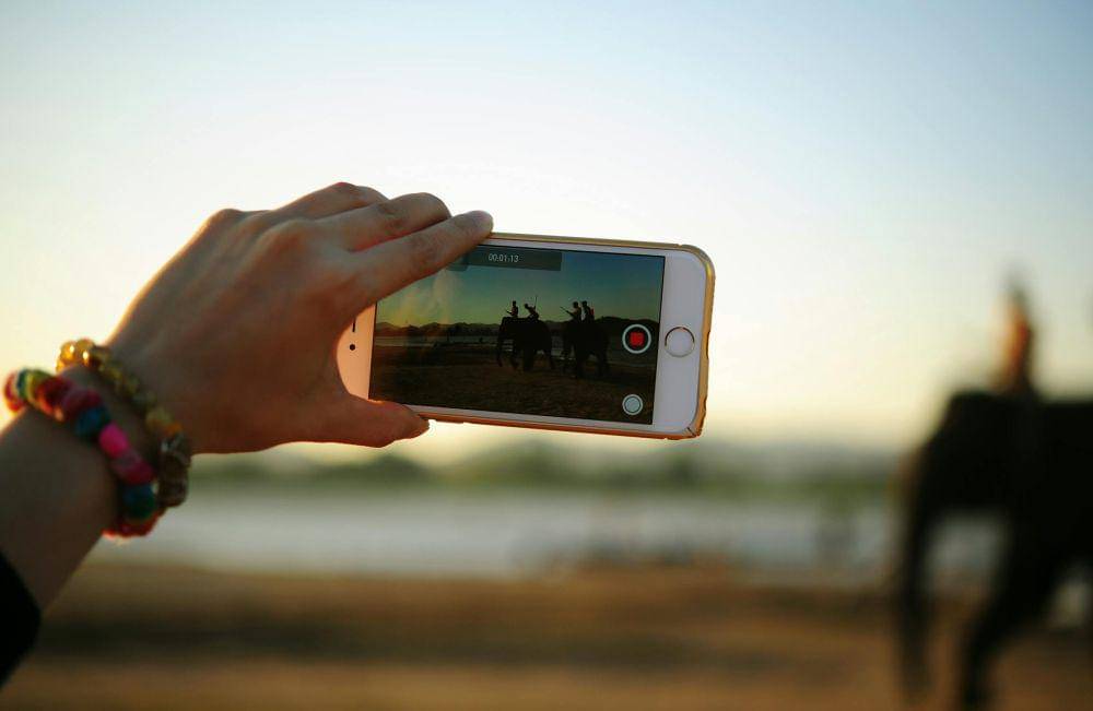 ilustrasi membuat video faceless