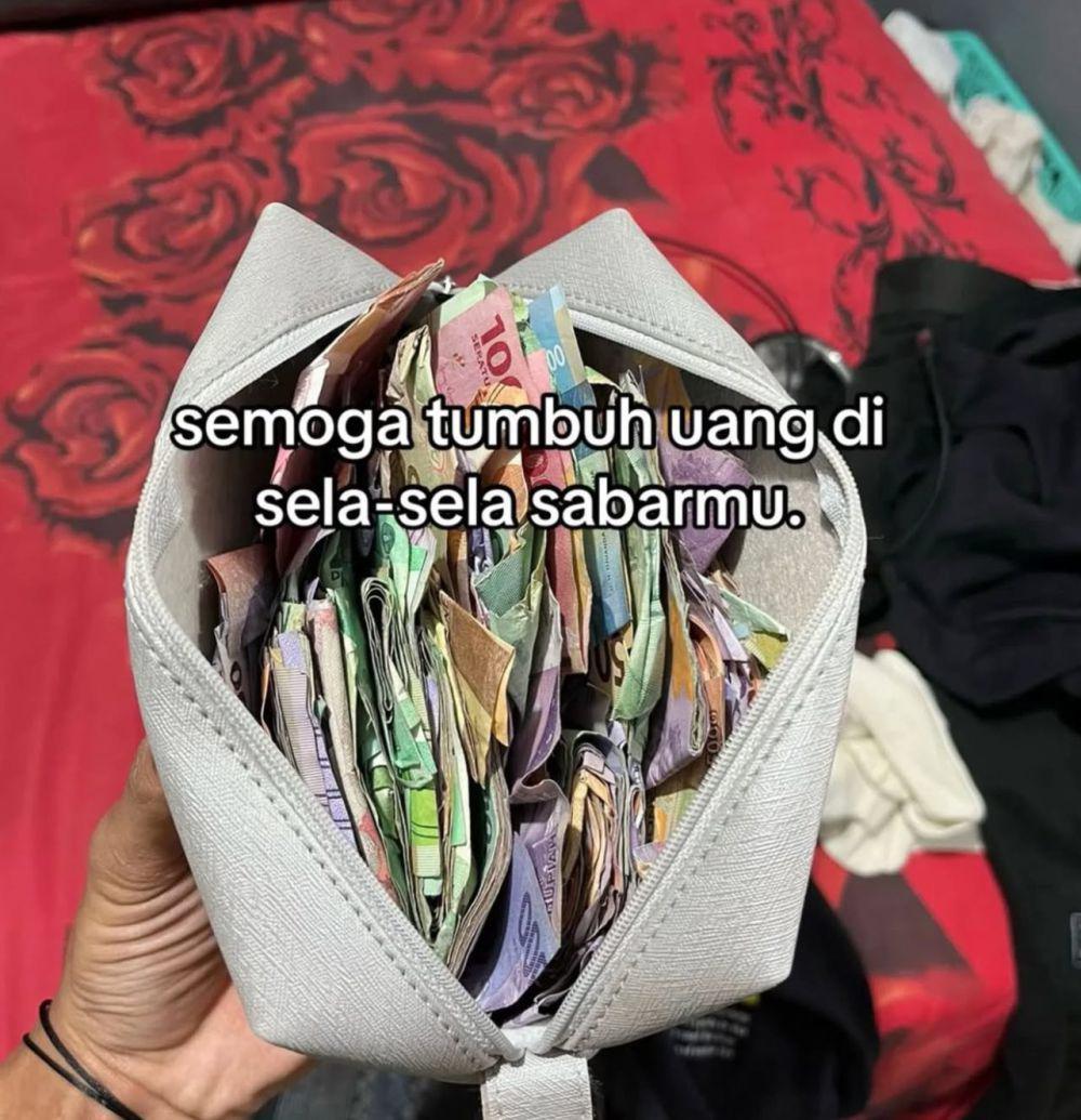 8 Meme Kocak  yang Bikin Tepuk Jidat, Semua Hal Ujung-Ujungnya Duit!
