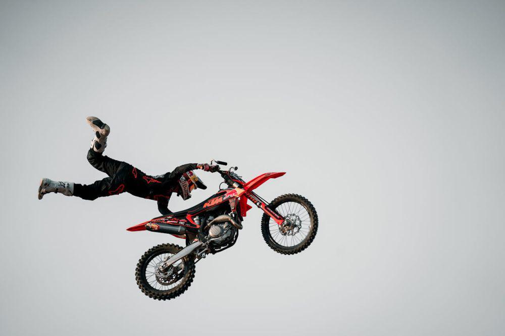 ilustrasi olahraga Freestyle motocross (pexels.com/Mridul Pradeep)