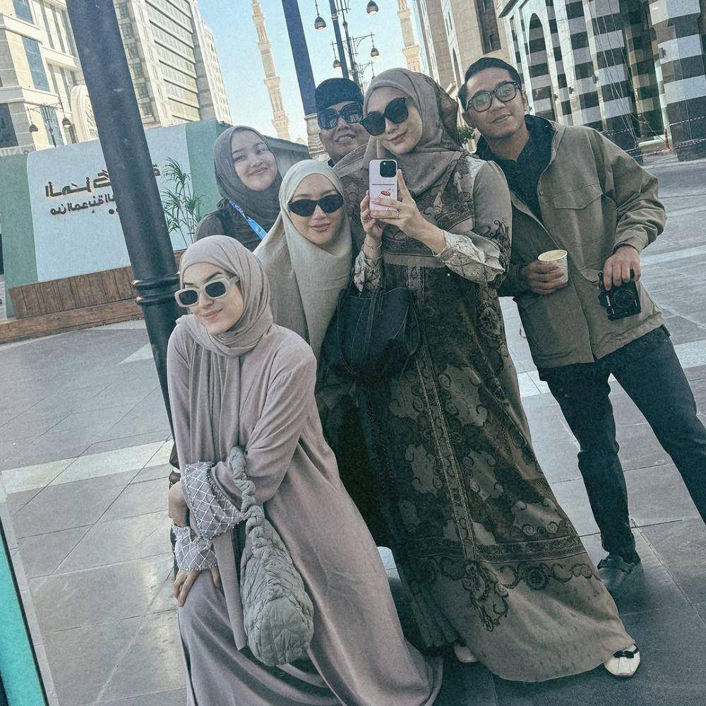 potret Erica Putri dan rombongan (instagram.com/ericaputrii)
