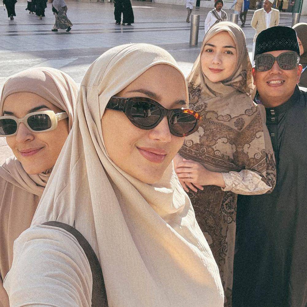 potret Erica Putri dan rombongan (instagram.com/ericaputrii)