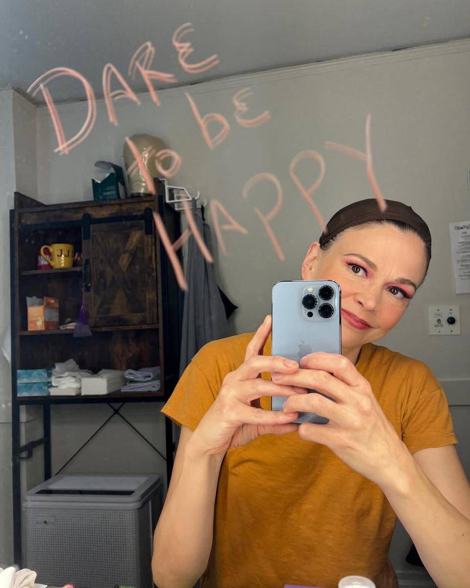 potret Sutton Foster (instagram.com/suttonlenore)