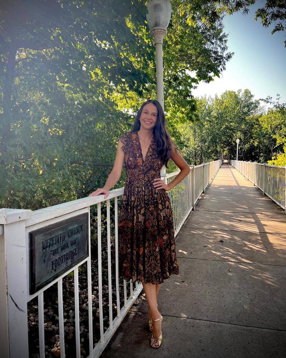 potret Sutton Foster (instagram.com/suttonlenore)