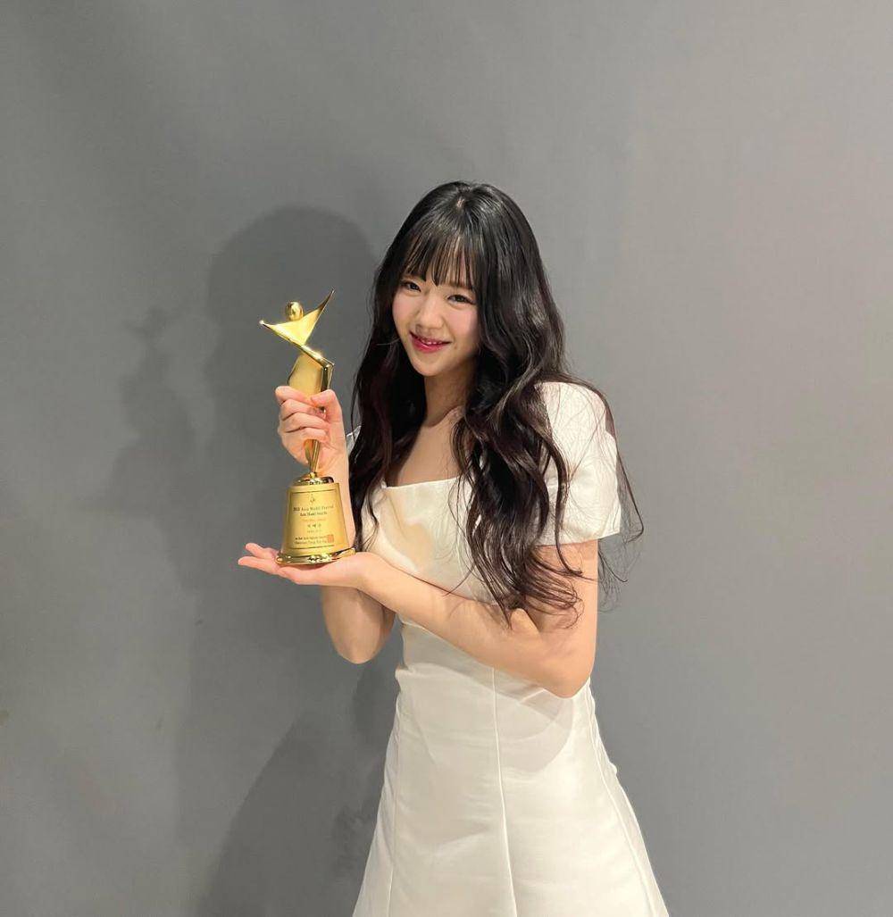 Ji Ye Eun (instagram.com/y_eunniii)