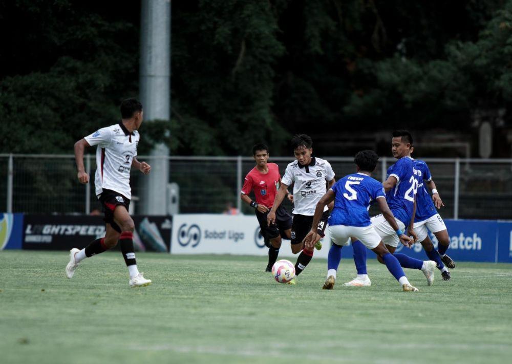 Meski menang, Persiba Balikpapan sempat kesulitan menembus pertahanan PSCS Cilacap. (Dok. MO Persiba)
