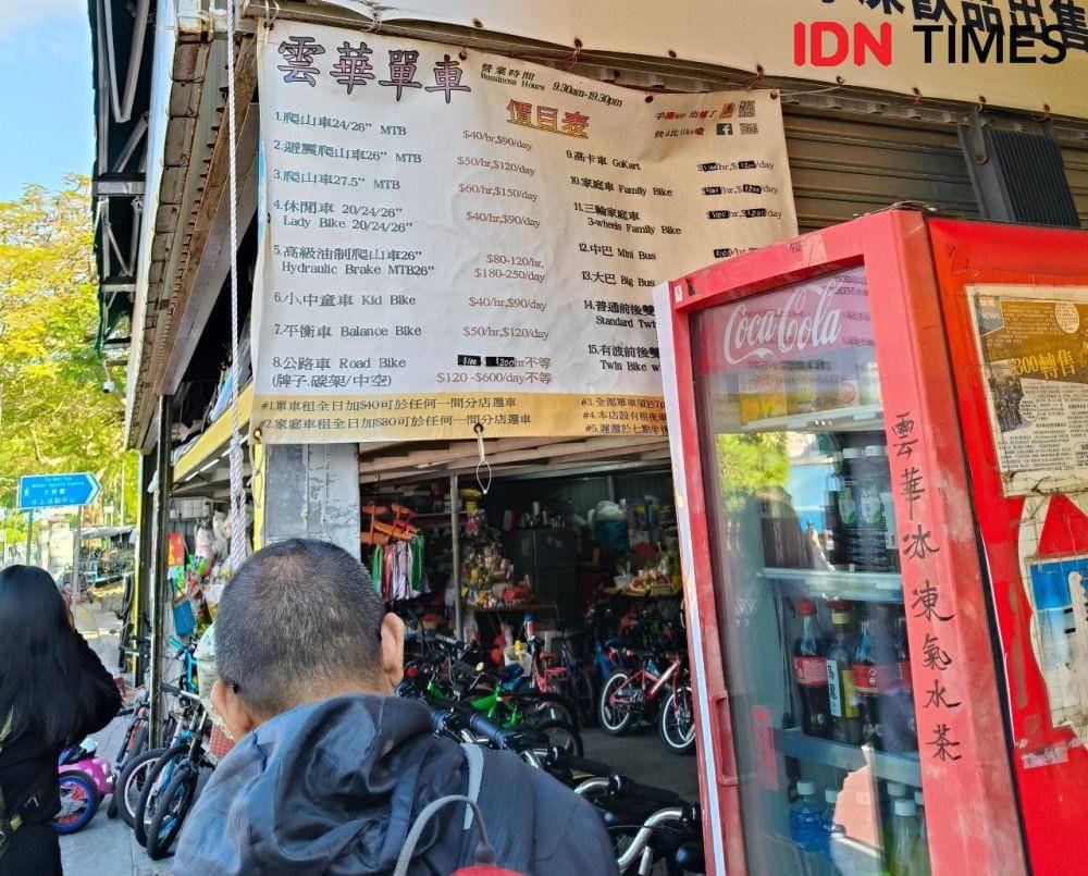 Harga sewa sepeda di salah satu tempat penyewaan. (IDN Times/Dheri Agriesta).