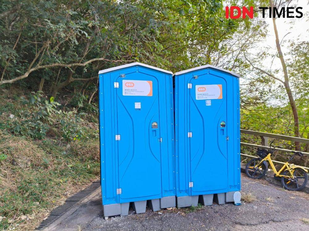 Toilet di sekitar Plover Cove Reservoir, Hong Kong. (IDN Times/Dheri Agriesta).