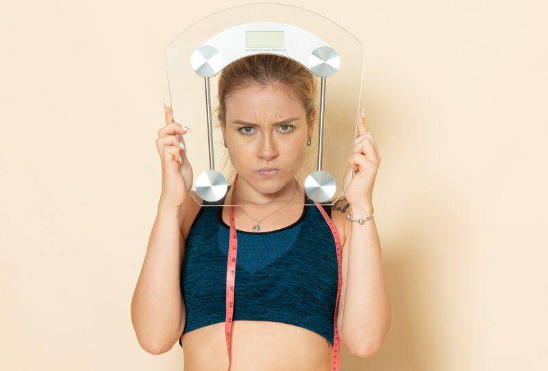 ilustrasi diet menurunkan berat badan (freepik.com/kamranaydinov)