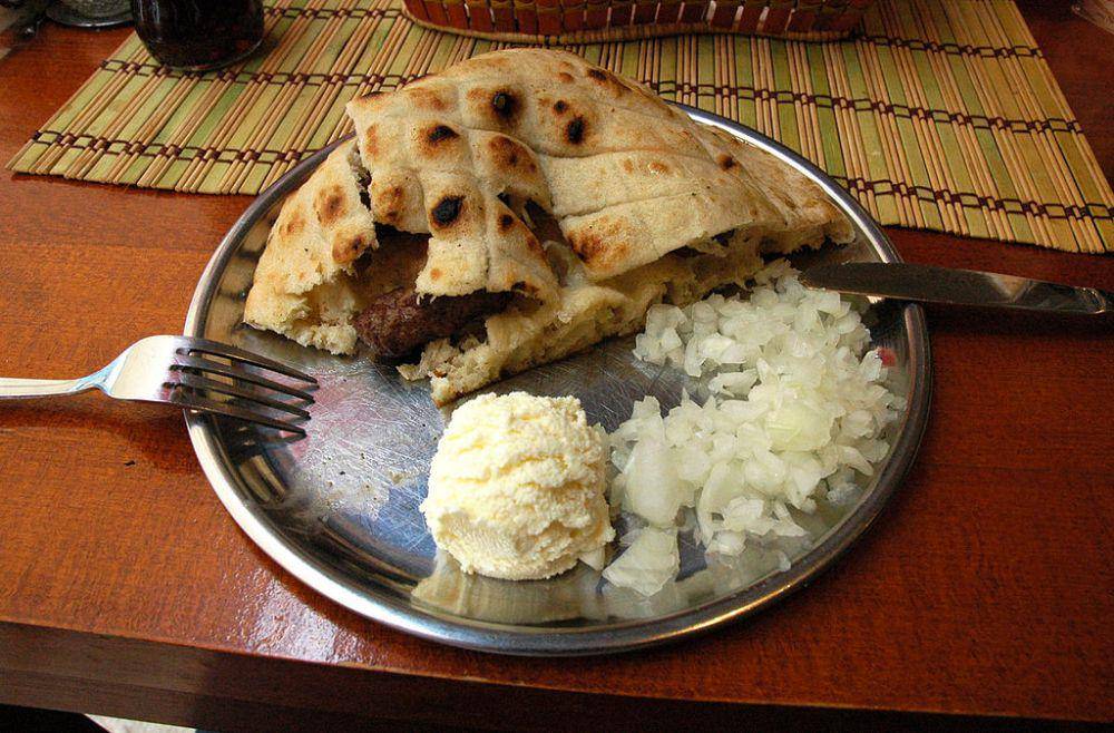 Ćevapi (commons.wikimedia.org/János Korom Dr. from Wien, Austria)