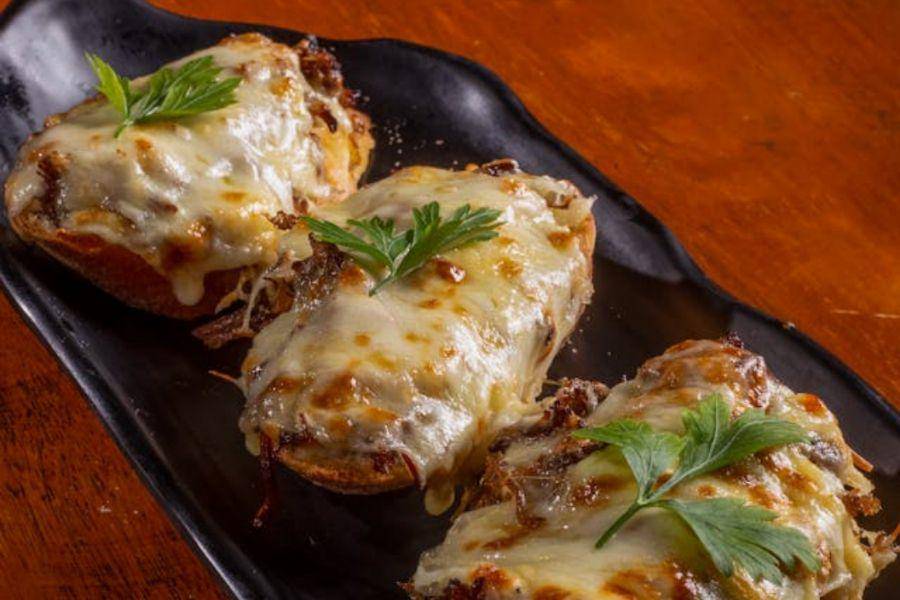 korean egg bread (pexels.com/Guto Macedo)