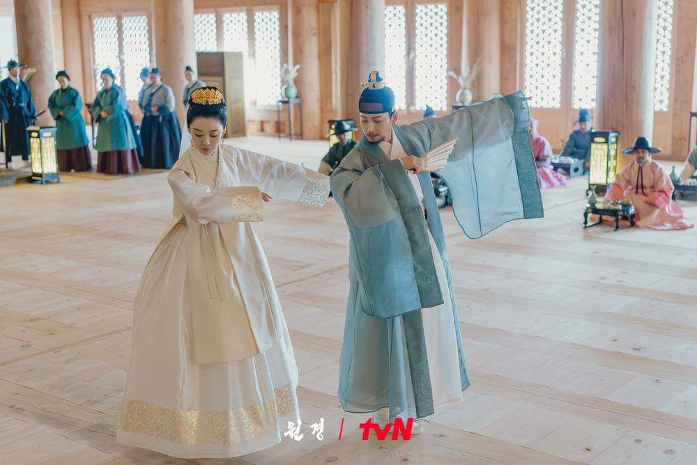 Cha Joo Young dan Lee Hyun Wook di The Queen Who Crowns (dok. tvN/The Queen Who Crowns)