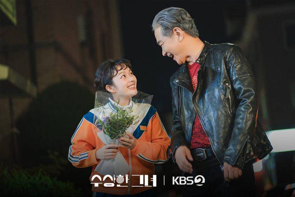 Oh Doo Ri (Jung Ji So) dan Park Gab Yong (Jung Bo Seok) dalam drama Who Is She (dok. KBS2/Who Is She)
