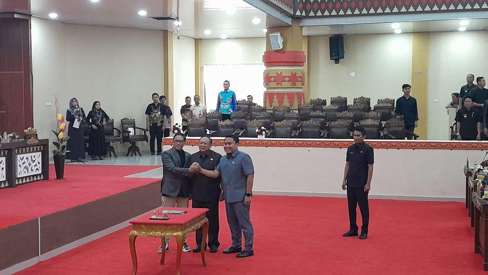 DPRD Balam Tetapkan Eva-Deddy Wali Kota dan Wakil Wali Kota