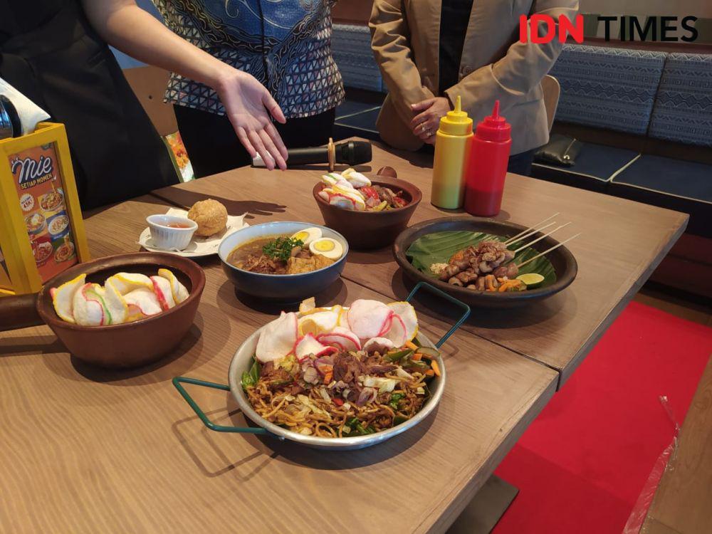 The People's Cafe Resmi Beroperasi di MBK, Ada Nasgor Gratis