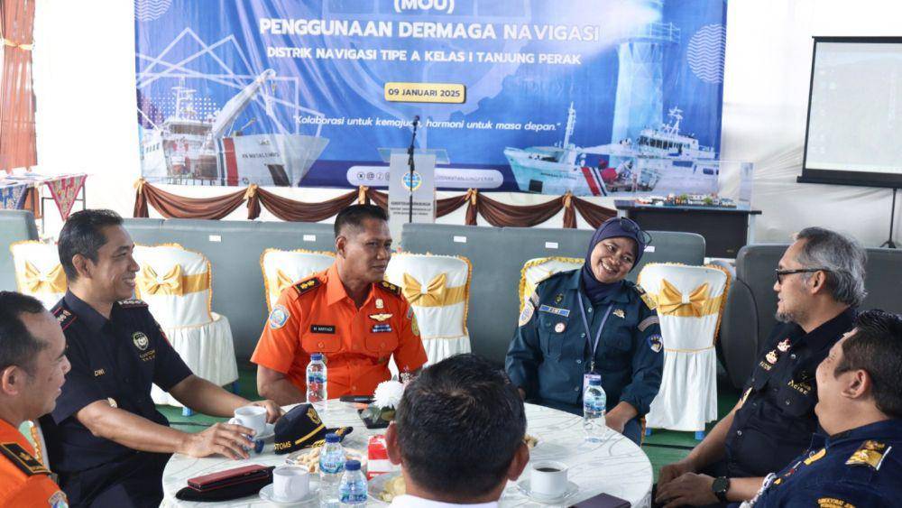 penandatanganan kerja sama yang digelar di Dermaga Distrik Navigasi Tipe A Kelas I Tanjung Perak, Surabaya, Jawa Timur, Kamis (9/1/2025). (Dok. Bea Cukai) (Dok Bea Cukai)
